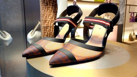 colibri fendi shoes